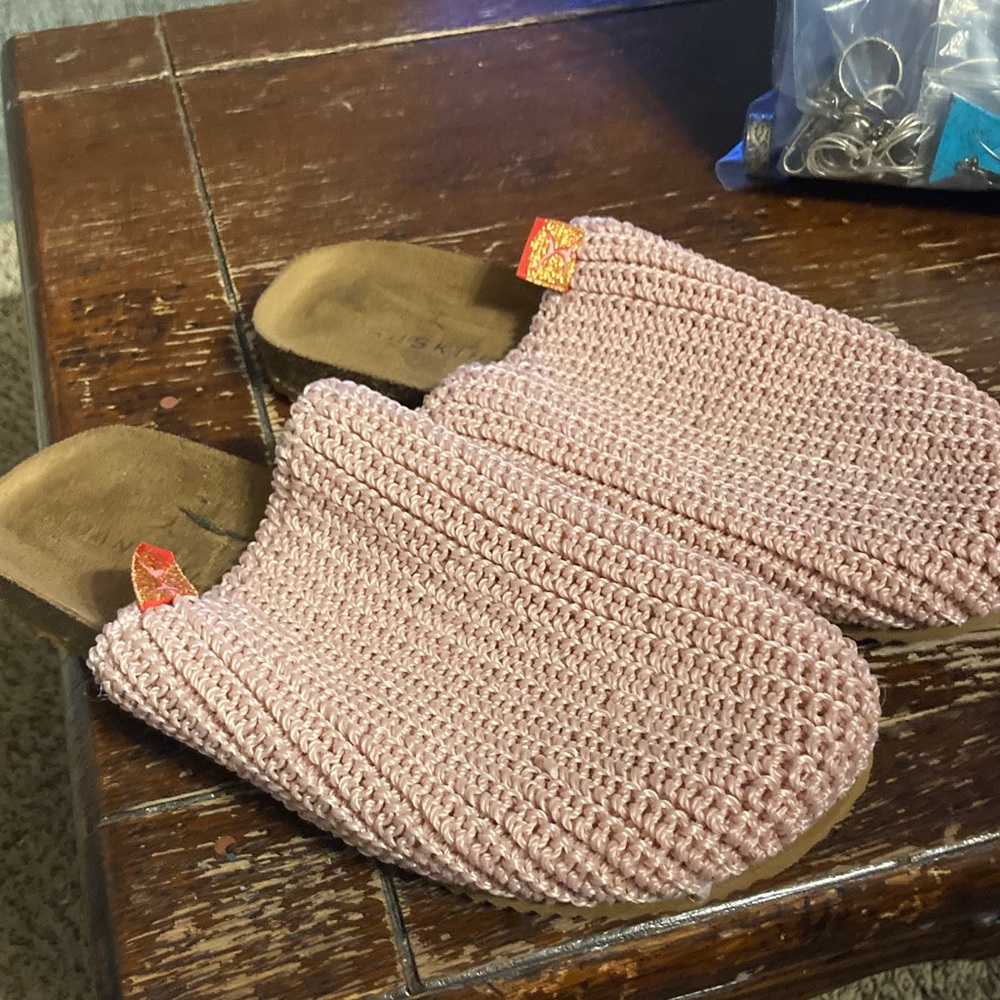 Danskin slip on sandals , pink color size 7 US . Good pre owned condition